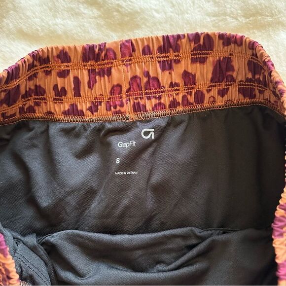 Gap Fit Leopard Print Shorts Women’s Size Small - Picture 3 of 6